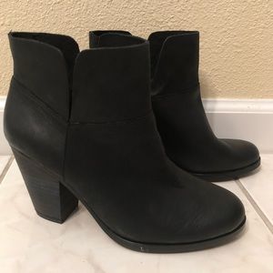 Vince Camuto Helen Bootie Size 8